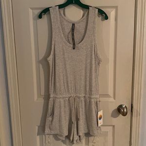 NWT Vuori Romper Size Small